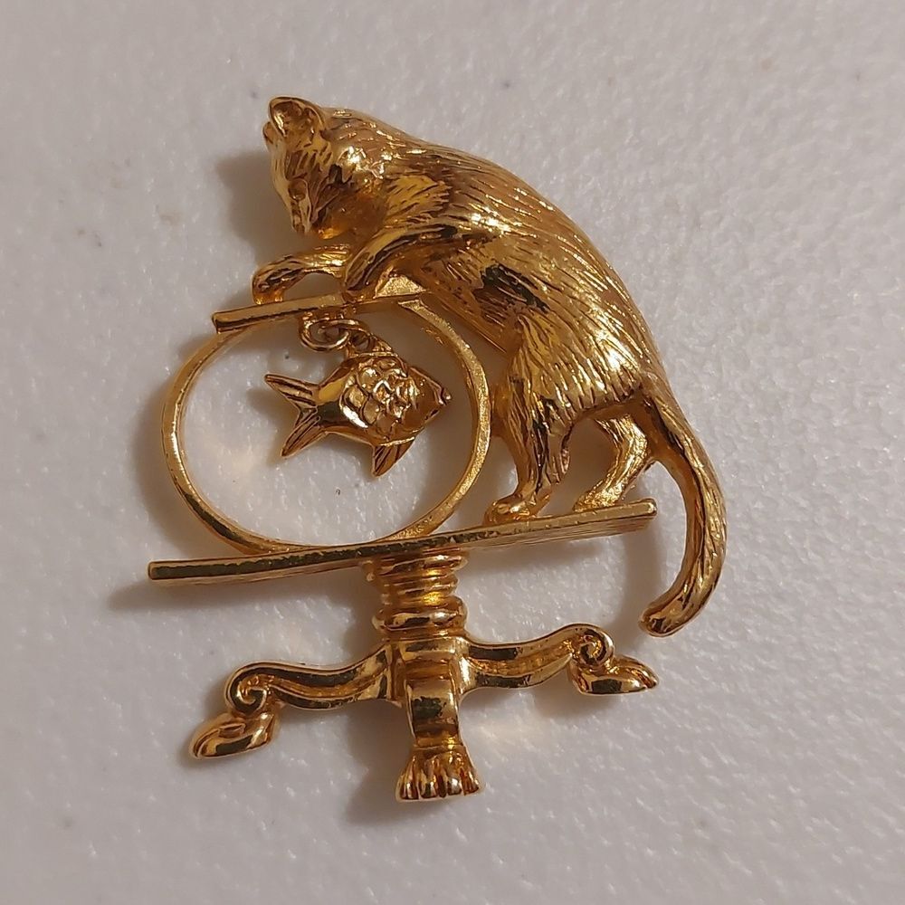 Avon Cat Fish in Fishbowl Gold Tone Articulated Brooch Pin